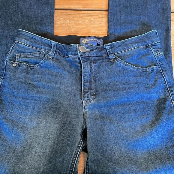 DemocracyโJeans Absolution 8 - Picture 6 of 9